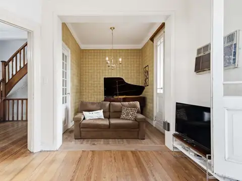 Casa 6 ambientes con 2 baños