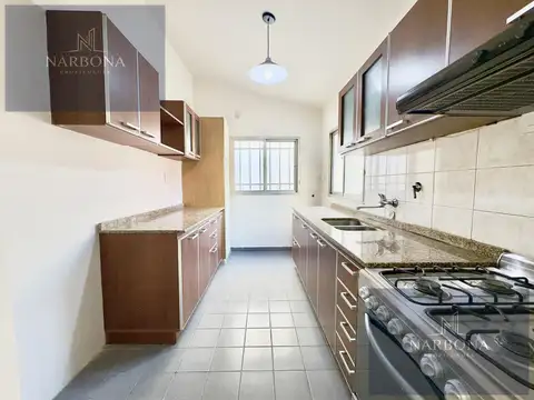 VENTA CASA 2 DORMITORIOS   COMODÍN, PATIO, TERRAZA Y COCHERA EN BARRIO GENERAL LAS HERAS
