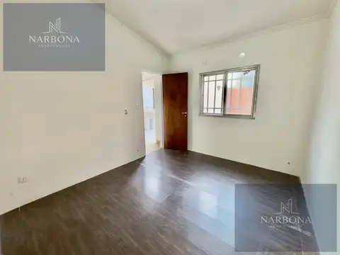 Casa 6 ambientes con 2 baños