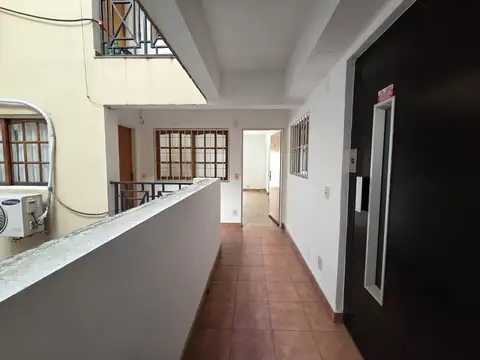 ALQUILER 2 AMB. CON BALCÓN Y MUCHA LUZ, VTE. LÓPEZ