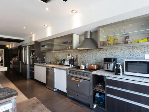 Casa en Venta con 2 cocheras