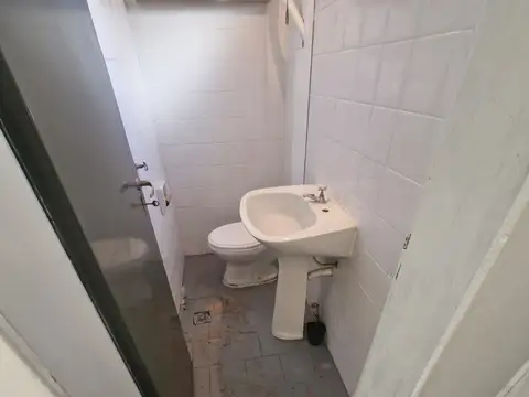 Local en Alquiler en San Isidro Vías / Rolon, $ 550.000