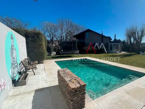 Casa en Venta con 2 cocheras