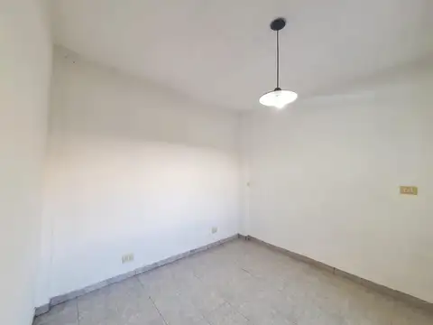Depto Tipo Casa en Alquiler en Valentín Alsina, $ 850.000