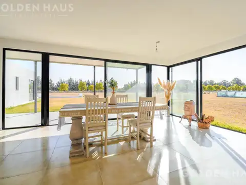 Casa 4 ambientes en Estancia Villa Maria con piscina