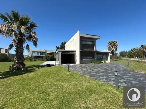 Casa 10 ambientes con 3 baños