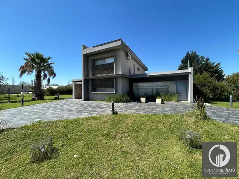 Casa en Venta ,  3 Dormitorios