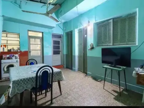 CASA DE 4 AMBIENTES. 2 COCINAS,  TERRAZA. IDEAL 2 FAMILIAS.