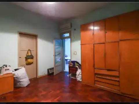 CASA DE 4 AMBIENTES. 2 COCINAS,  TERRAZA. IDEAL 2 FAMILIAS.