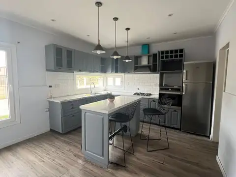 CASA CON PILETA Y GARAGE EN VENTA Y ALQUILER, GENERAL LAS HERAS