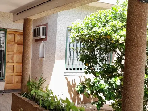 Juan B De La Salle 5700