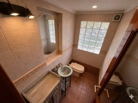 Casa 5 ambientes con 3 baños