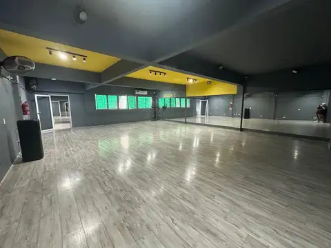 LOCAL COMERCIAL 361m2 - CENTRO DE CASEROS