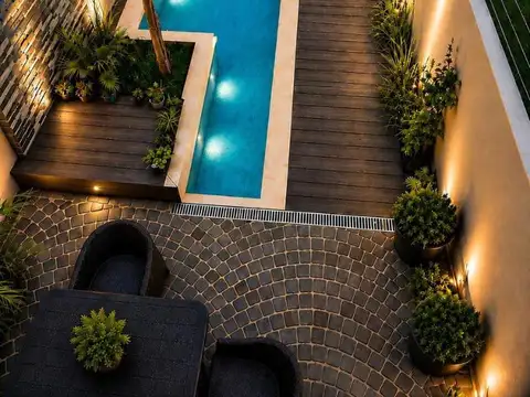 Casa en Venta con 2 cocheras