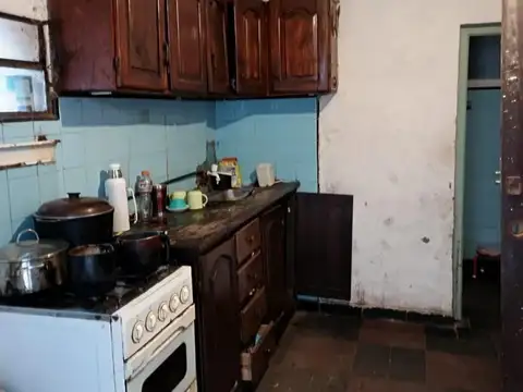 Terreno con casa y local a reciclar Av.Alvear 5125 Fontana