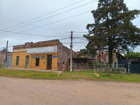 Terreno con casa y local a reciclar Av.Alvear 5125 Fontana