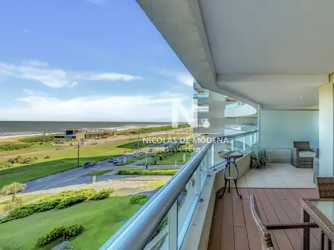 Venta Apartamento en Punta del Este Torre Lobos 1ra Línea de Brava