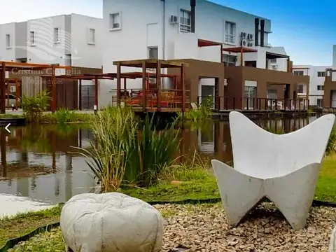 Departamento En Venta con Jardín Propio en Barrio el Sendero