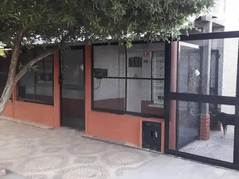 LInda Casa Ambientes amplios 3 dormitorios - Anticipo U$S 40