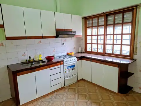 Depto Tipo Casa en Alquiler con 1 cocheras