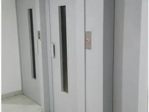 Oficina a la calle 28m2. dividida