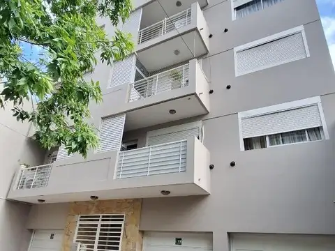 Departamento de 2 amb  en Castelar - op Uso Prof C/COCHERA