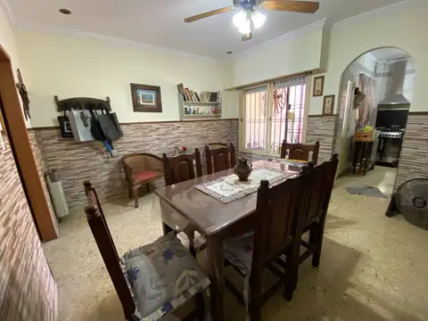 Ph 3 ambientes con cochera cubierta y entrada independiente a la venta – J. L. Suarez