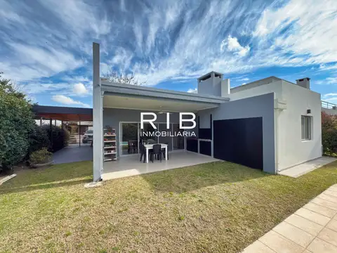 Luminosa Propiedad Moderna en Los Robles