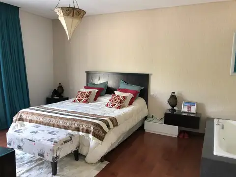 Casa en Alquiler Temporal con 2 cocheras