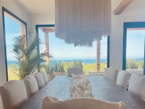 Casa 7 ambientes con 4 baños
