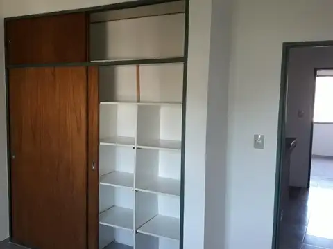 Casa en Alquiler con 2 cocheras