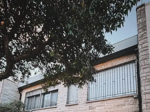 Excelente casa a la venta en liniers