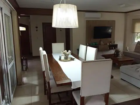 Casa en Venta en Castelar, USD 400.000
