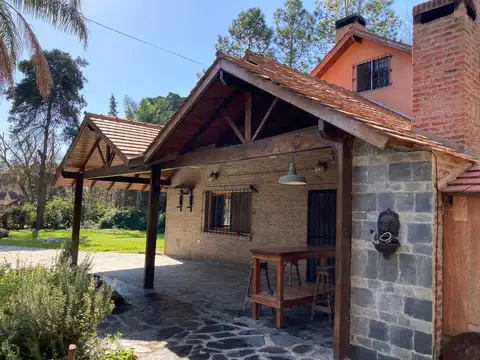 Venta CASA - Barrio El Cazador - 8 ambientes  - 1900 mts de parque - APTO PRESTAMO HIPOTECARIO