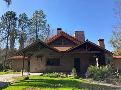 Venta CASA - Barrio El Cazador - 8 ambientes  - 1900 mts de parque - APTO PRESTAMO HIPOTECARIO