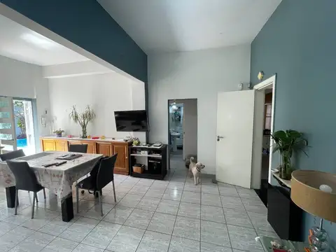 Casa 6 ambientes con 2 baños