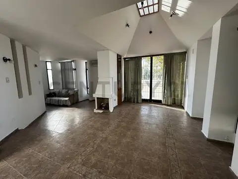 Oficina en ALQUILER sobre Lateral Sur de Acceso Este, Guaymallén