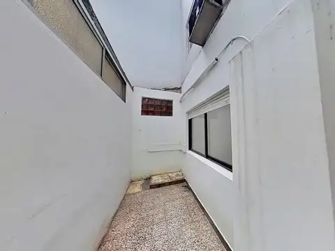Araujo 100, Piso 1
