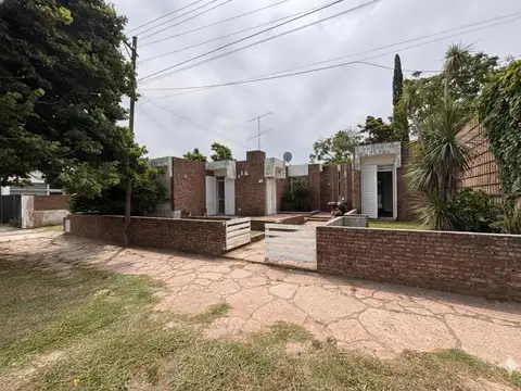 VENTA casa en Casilda de 3 dormitorios con cochera.