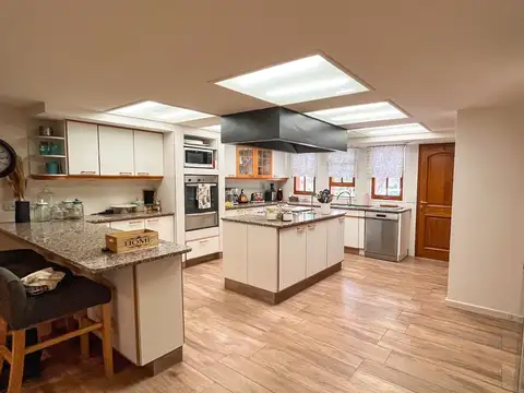 Casa en venta en Barrio Privado Dalvian con pileta