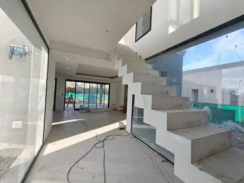 Casa 5 ambientes con 2 baños