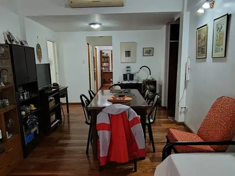 Depto Tipo Casa en Venta en Villa del Parque, USD 127.000