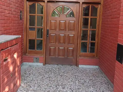 SAENZ PEÑA DEPTO 5 AMBIENTES FRENTE  METROS ESTACION