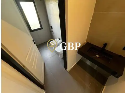 Casa en Venta con 4 cocheras