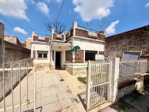 CASAS A REFACCIONAR EN BLOCK 2 UNIDADES EXCELENTE UBICACION