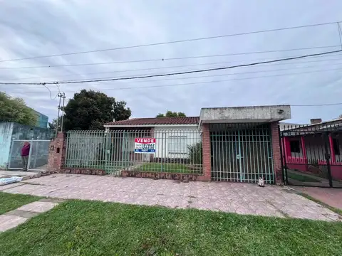 CASA 3 DORMITORIOS - Terreno 10x50