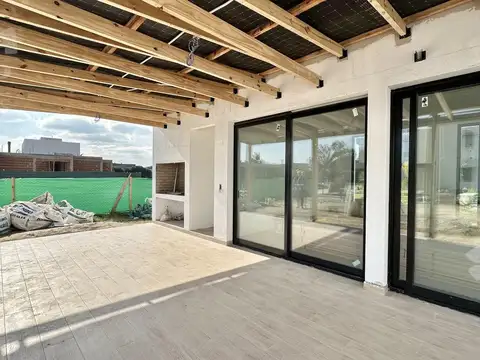 Casa 7 ambientes con 4 baños