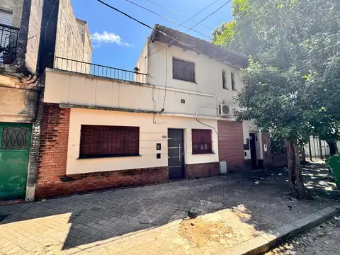 Casa en VENTA, 3 dormitorios con terraza, Barrio Lisandro de la Torre-Rosario