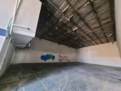 Se alquila Galpon con local comercial centrico