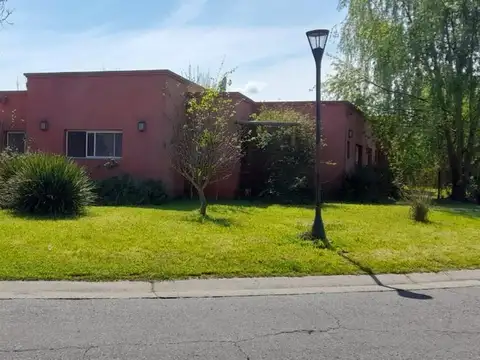 casa en alquiler anual barrio Haras Santa Maria Escobar